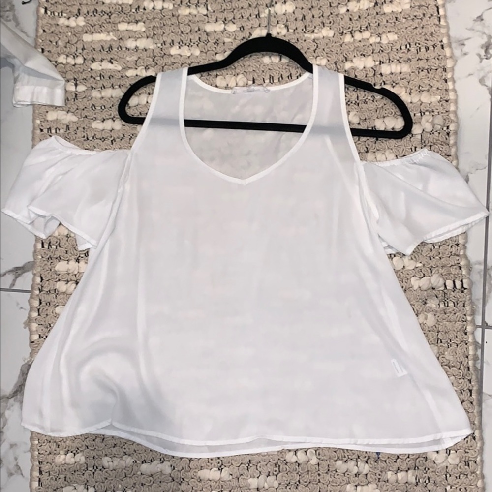 Olivaceous white blouse